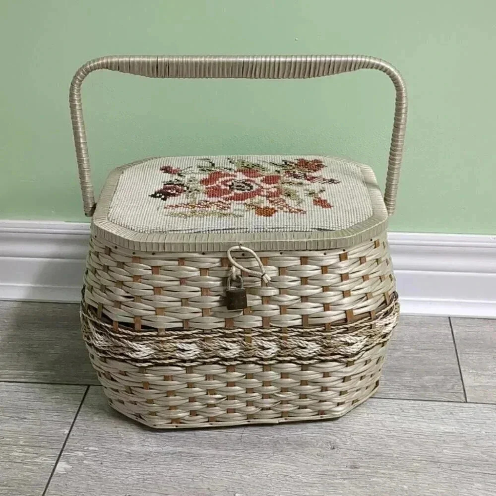 ✨HOST PICK🎉Mid Century sewing basket